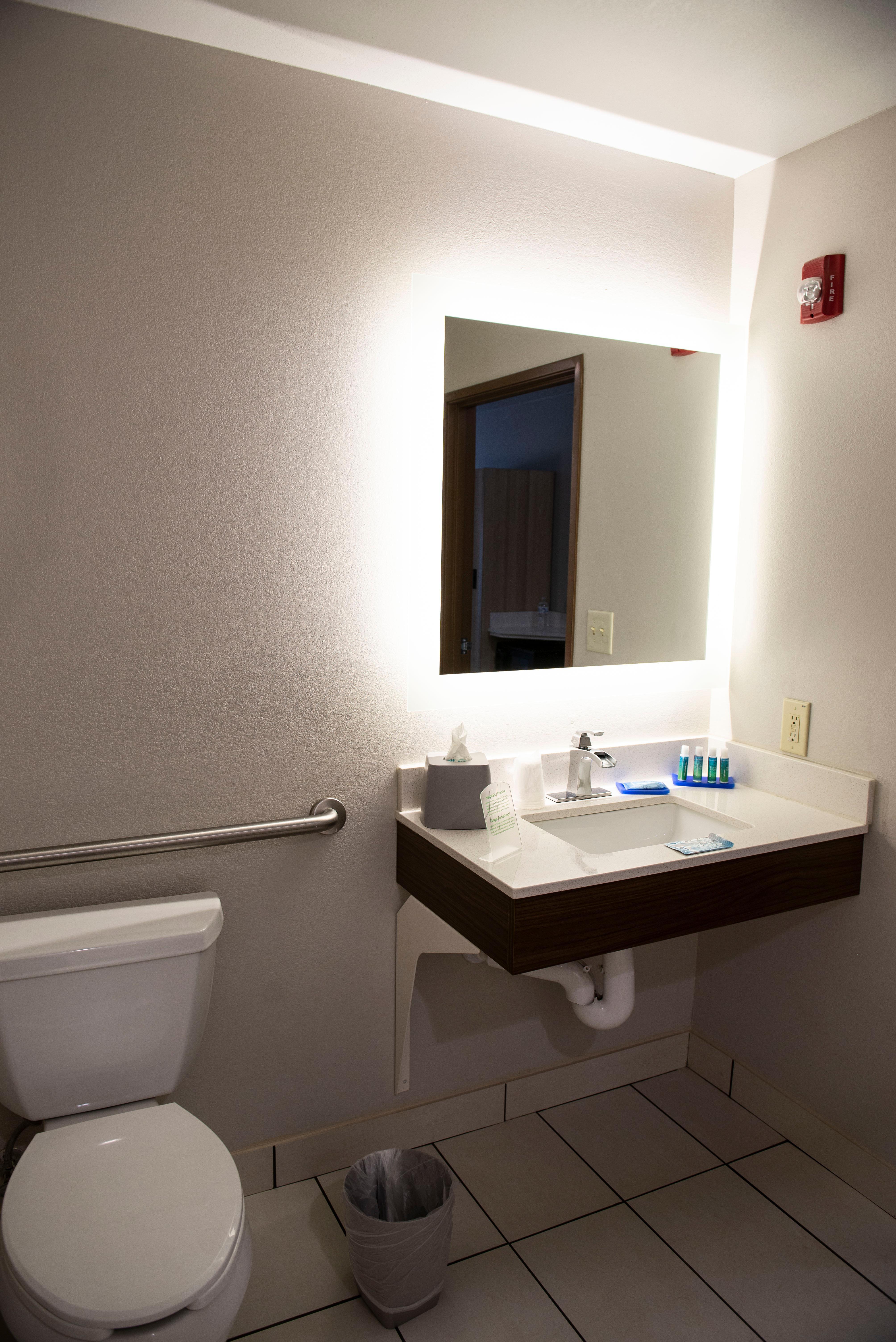 Holiday Inn Express Hotel & Suites Sedalia By Ihg Exterior foto
