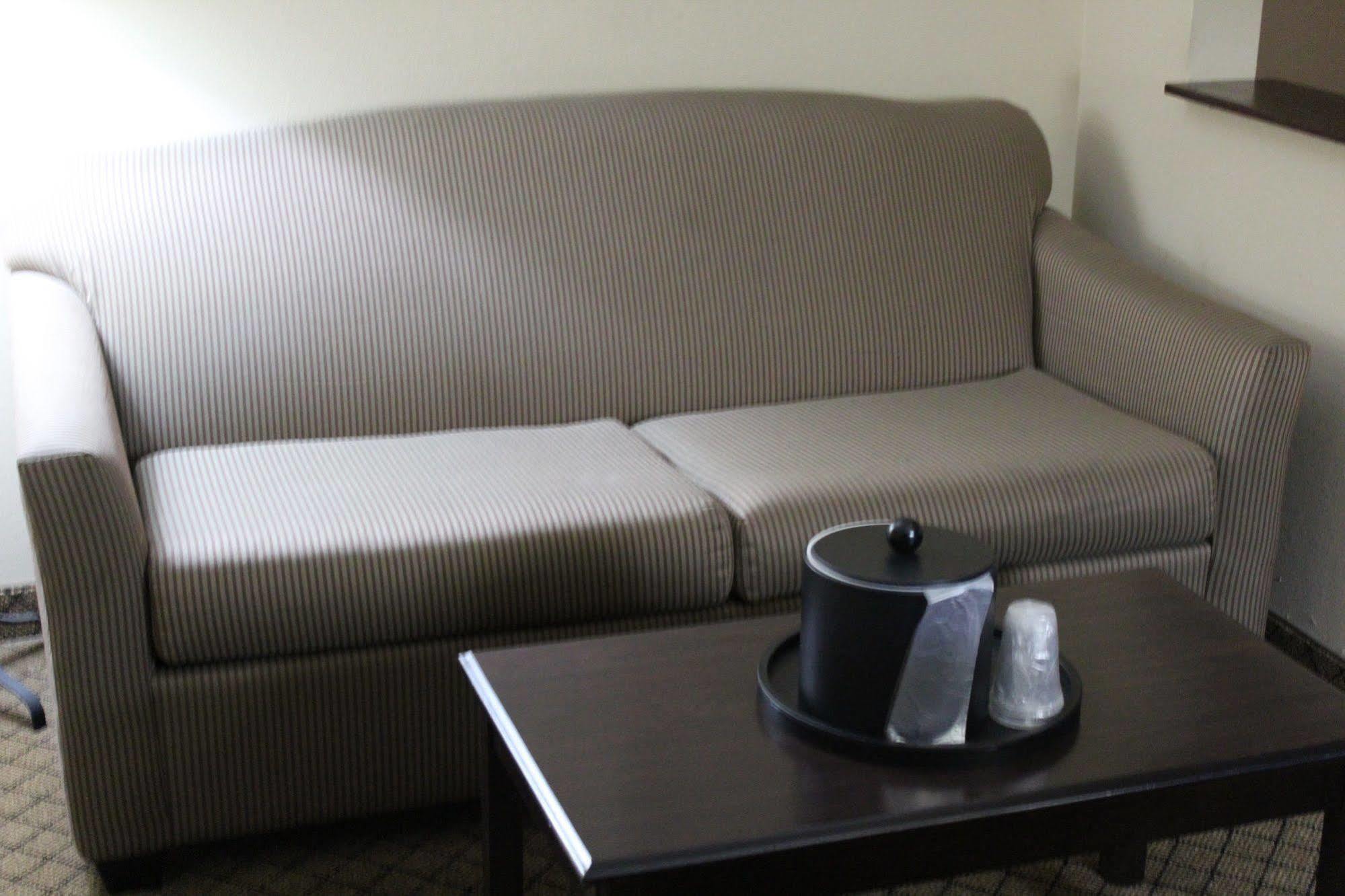 Holiday Inn Express Hotel & Suites Sedalia By Ihg Exterior foto