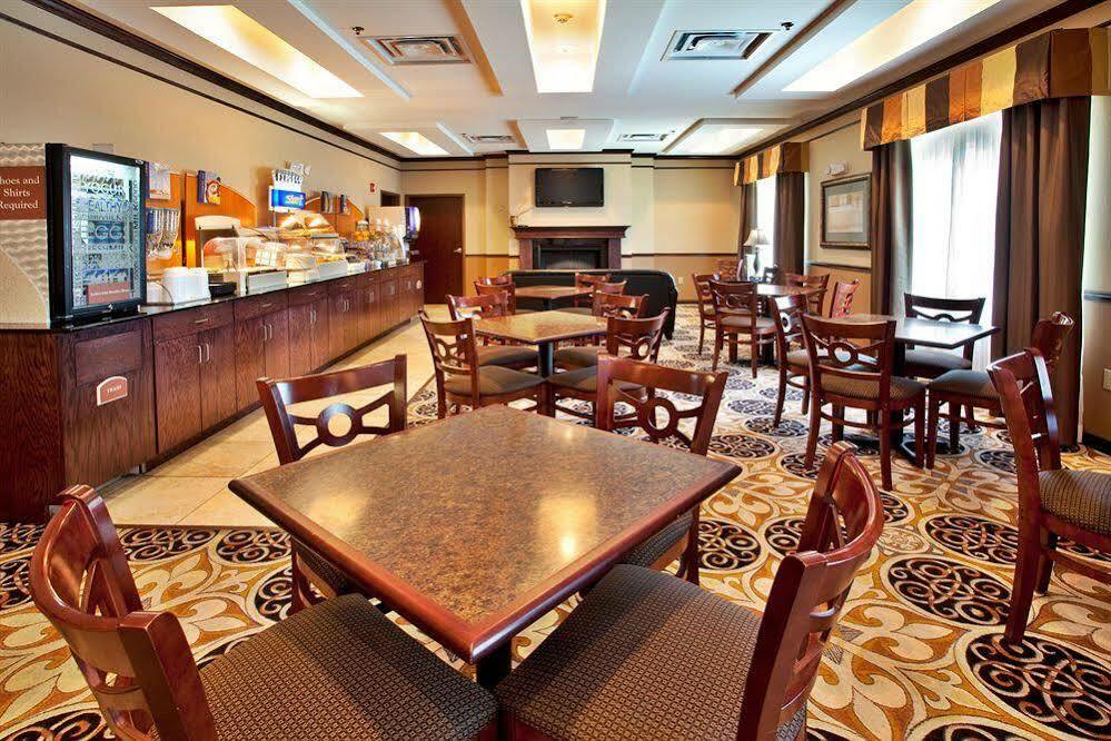 Holiday Inn Express Hotel & Suites Sedalia By Ihg Exterior foto